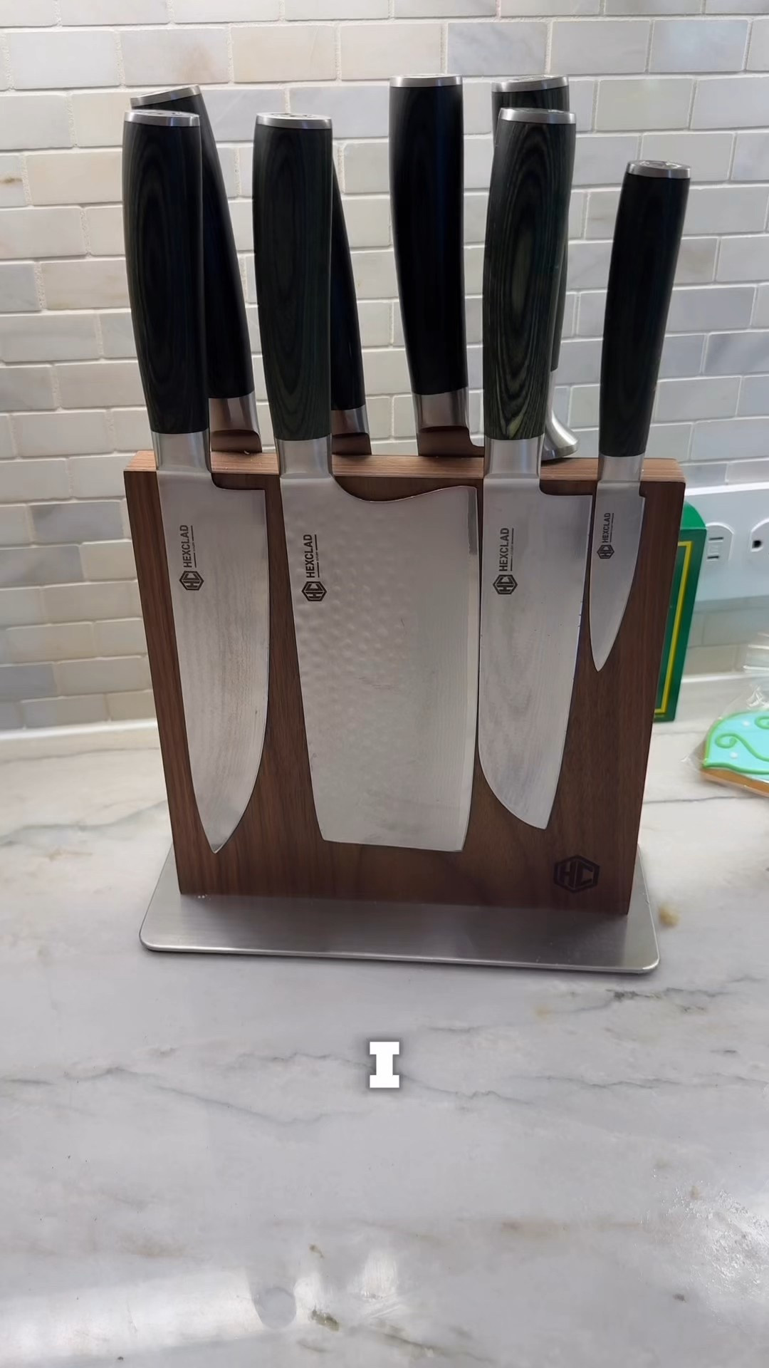 Hexclad is the one. Elevate your kitchen! HexClad knives offer Damascus steel precision & ergonomic handles. Hybrid cookware boasts non-stick ease with stainless steel durability. Pro-grade performance, even heating, lifetime warranty, chef-approved.


#LTKMens #LTKOver40 #LTKHome