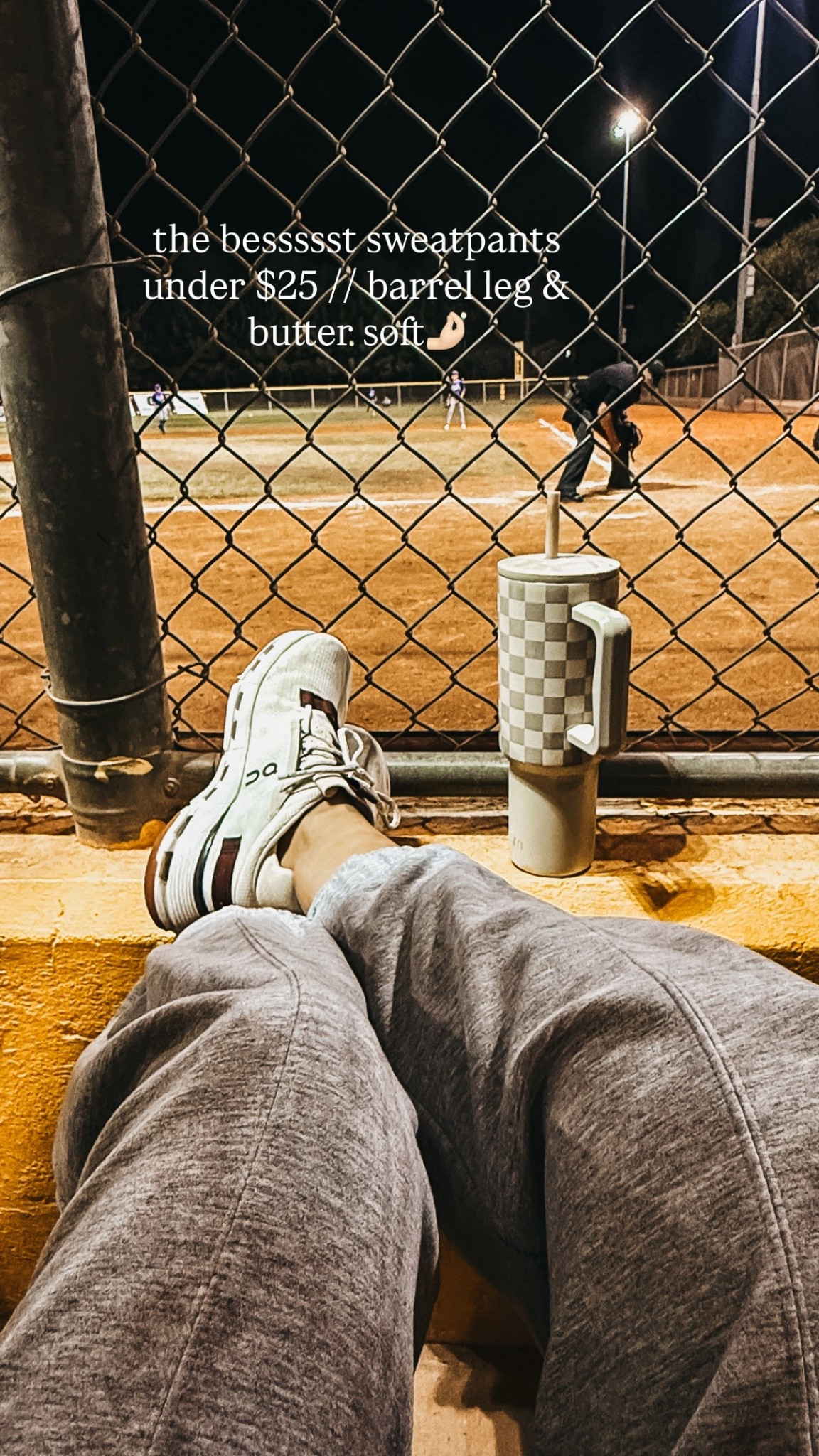 The best, buttery soft sweatpants! I want them in more colors! 

Only $24, wearing size small ￼

Barrel leg sweatpants with pockets and drawstring waist 