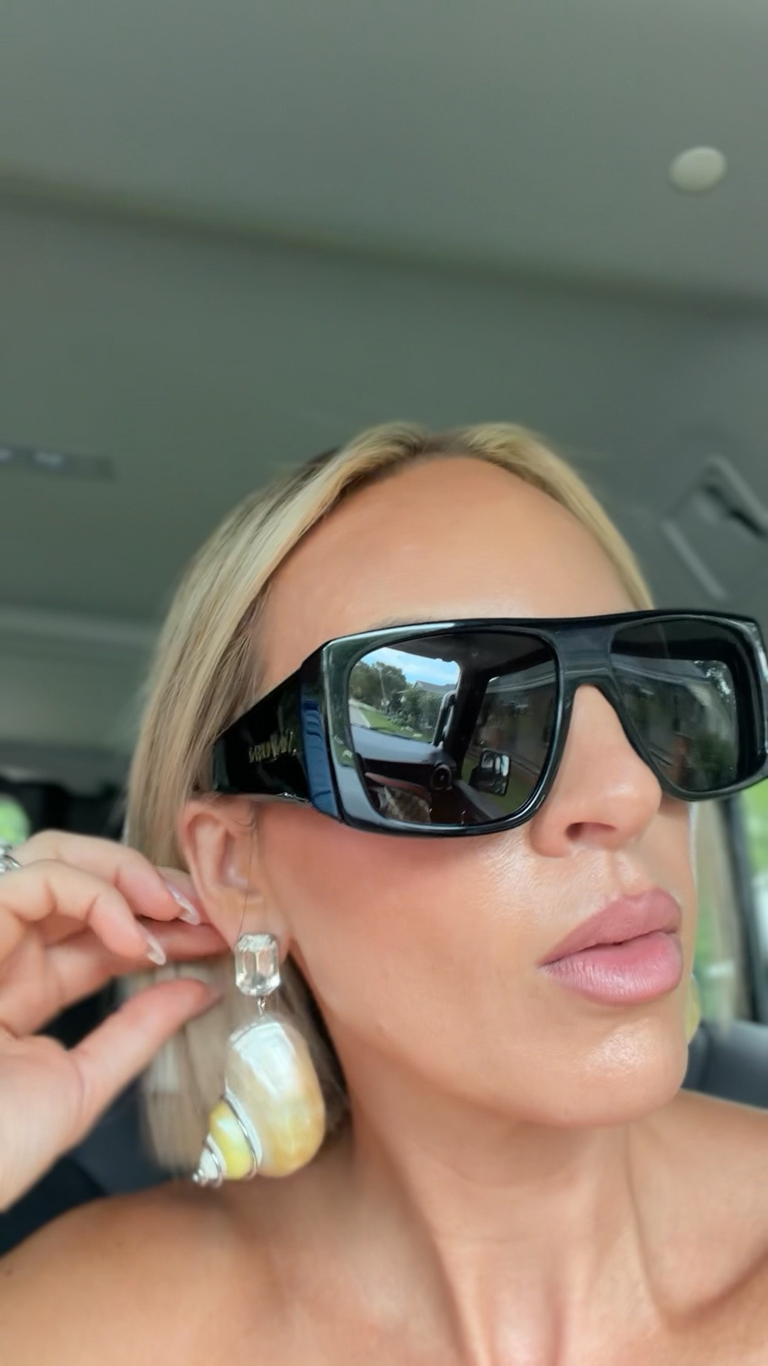 One of my most favorite earrings of the summer, hands-down. I just wore these to a baby shower. They’re perfection and they’re not heavy. 


￼

#LTKootd #LTKSeasonal #LTKdayinmylife