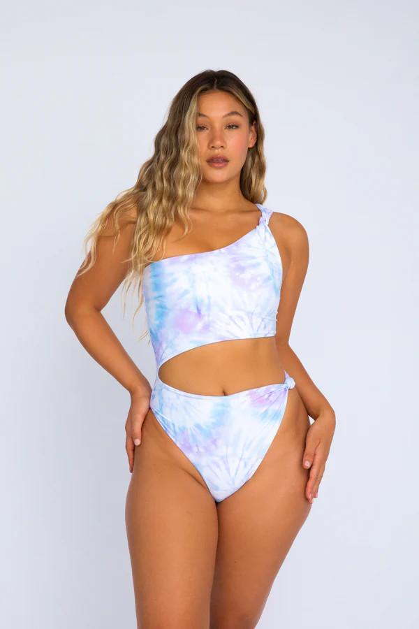 Nicole - Bonnaroo | Skatie LLC