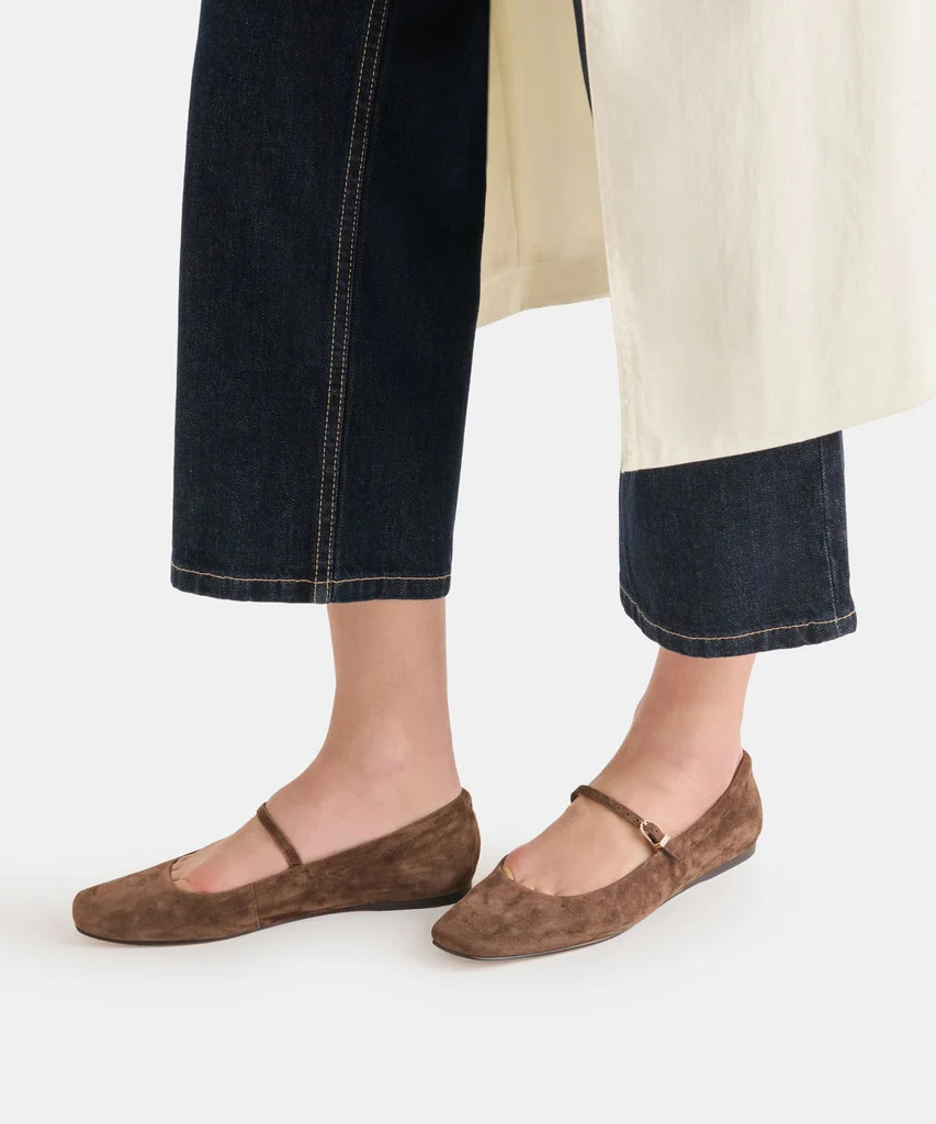Fall shoes are the easiest way to level up your outfit, and Dolce Vita nailed it! 🤎 From chic brown boots to comfy sneakers, cute flats, and timeless heels, every pair is giving effortless fall vibes. I'm seriously obsessed!

#DolceVita #DolceVitaStyle #FallShoes #BrownShoes #FallBoots #Sneakers #Flats #Heels #TrendingShoes #FallFashion #AutumnStyle #OOTD #EverydayStyle #LTKStyle #LTKFinds #PinterestFashion 

 #LTKSeasonal #LTKU #LTKSaleAlert