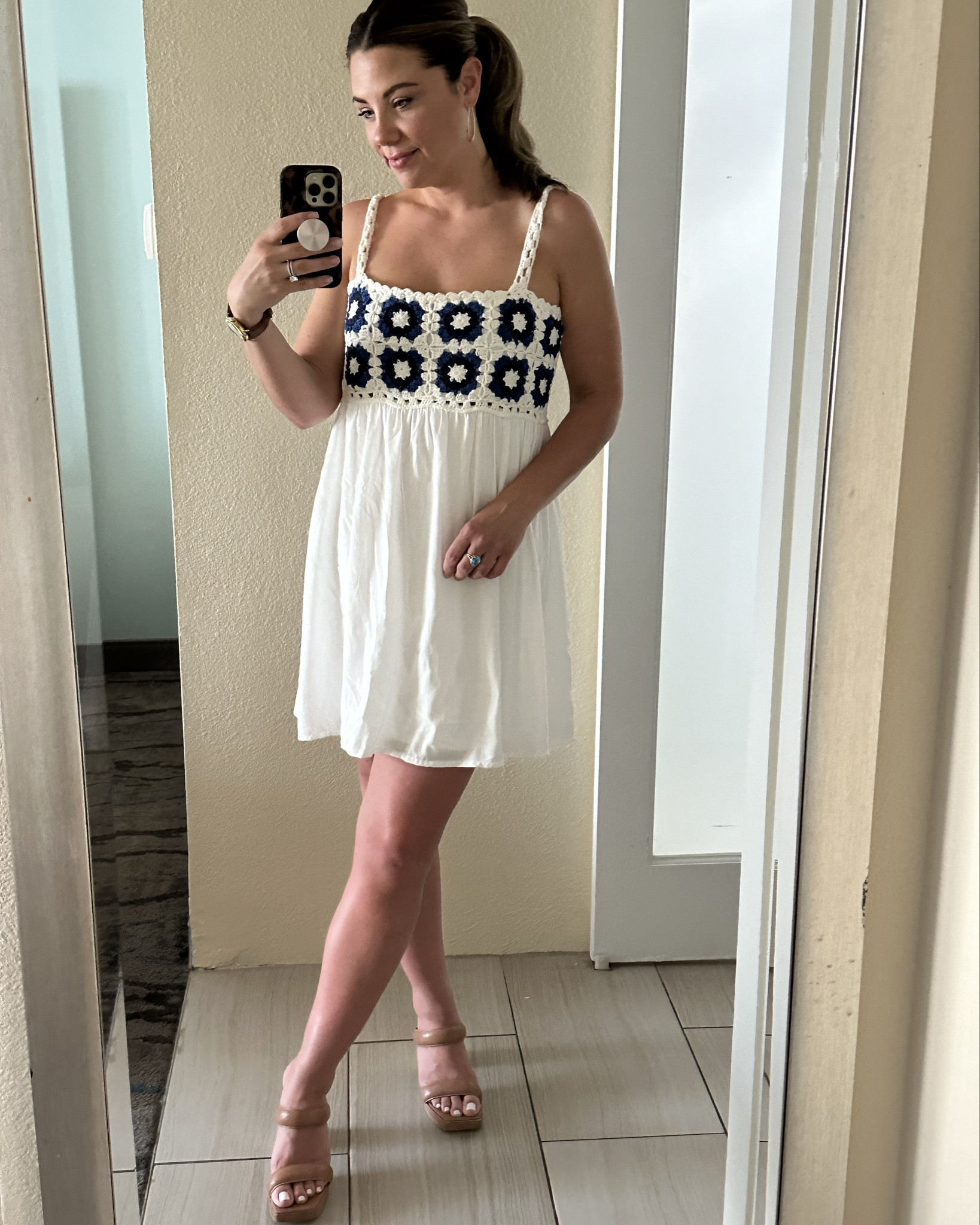 Lulus  summer 
Size | med, runs large 

#LTKtravel #LTKFestival #LTKparties