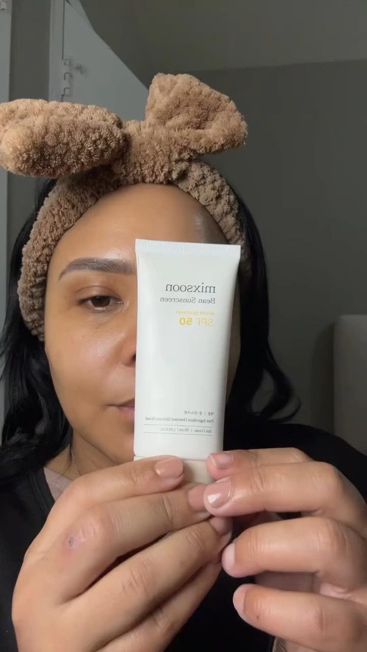 Protección, hidratación y piel feliz ☀️💧
Este protector solar de Mixsoon se siente ligero, se absorbe rápido y deja la piel con un glow natural sin sensación pesada. Perfecto para usar todos los días, incluso debajo del maquillaje.
#mixsoon #sunscreen #koreanskincare #spfskincare #skincareroutine @mixsoon_official

#LTKselfcare #LTKBeauty #LTKgrwm