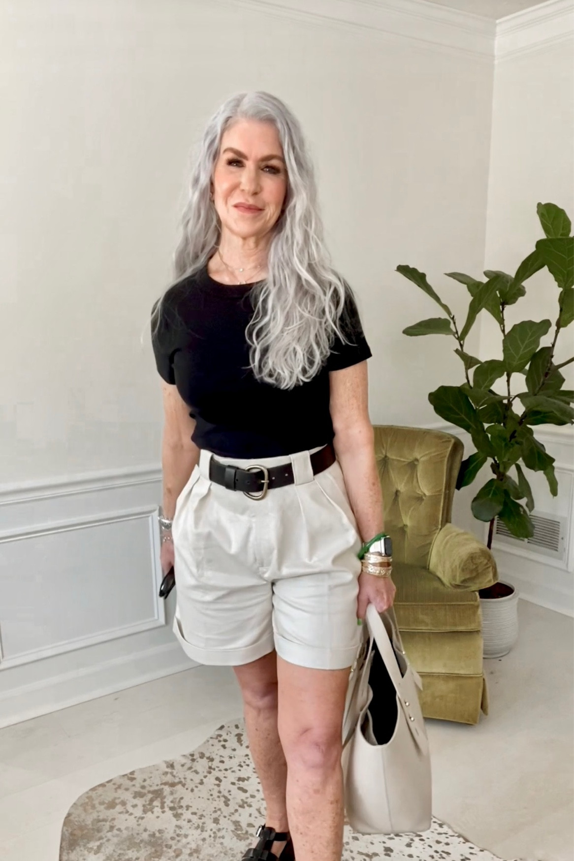 #ootd
With temps finally warming, I am officially bringing out the short sleeves, sunglasses w, and sandals, which makes me so happy!
This is honestly a super easy black/khaki combo and would look flattering on anyone!



#LTKstyletip #LTKshoecrush #LTKSeasonal