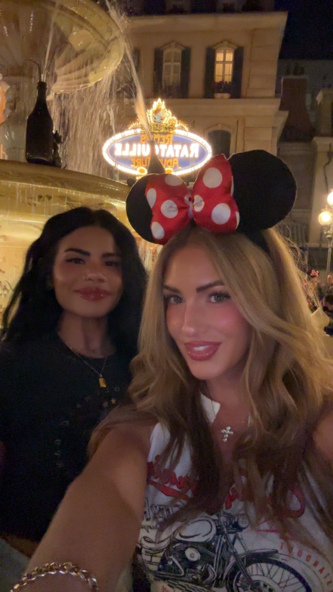 Cali slit crop top for a cool girl vibe.. but like Minnie ears to tone it down😜

#LTKootd #LTKTravel