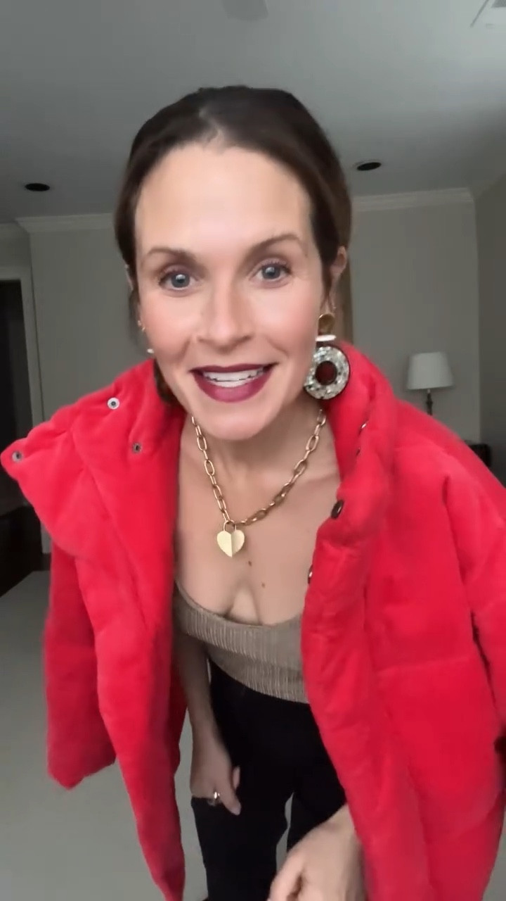 Holiday party number 7billion and 6 🎊
We all ok?

Drop a PARTY in the comments, I’ll DM the links and codes

We can do it, we’re “almost” there

#holidayvibe #holidaypartydress #partystyle #blackjeans #metallics #darklip #grwmholidayedition