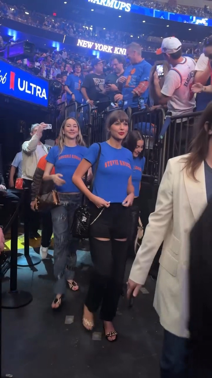 Taylor Swift arrives to the New York Knicks playoff game wearing these black slit jeans quilted bucket bag ￼