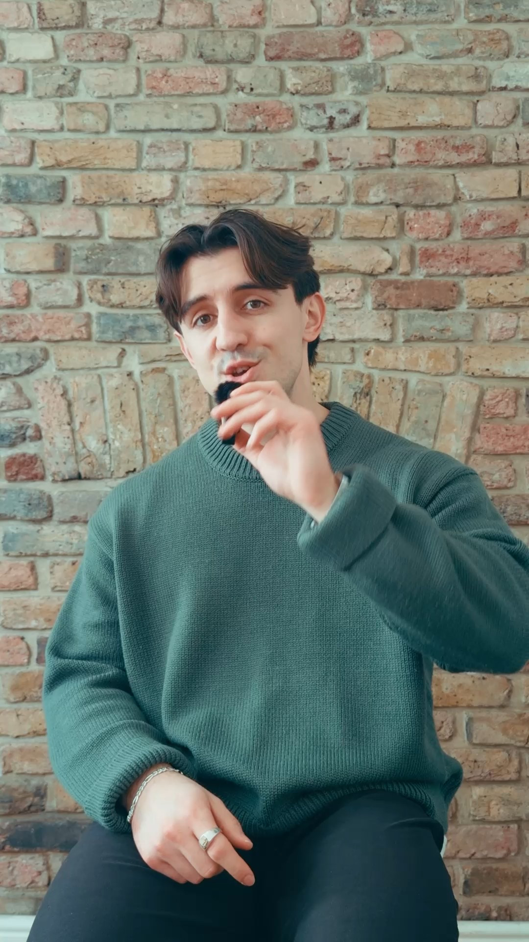 Short guys can’t wear barrel leg trousers…or can they 🤔

All the trousers are from Uniqlo and are linked in this video 

#LTKFashionMonth #LTKuk #LTKmens