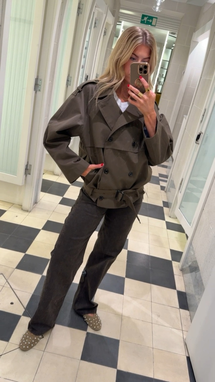 Brown half trench coat!
Coat: runs TTS 
Denim: run TTS
Flats: run TTS

#LTKBeauty #LTKStyleTip #LTKSeasonal