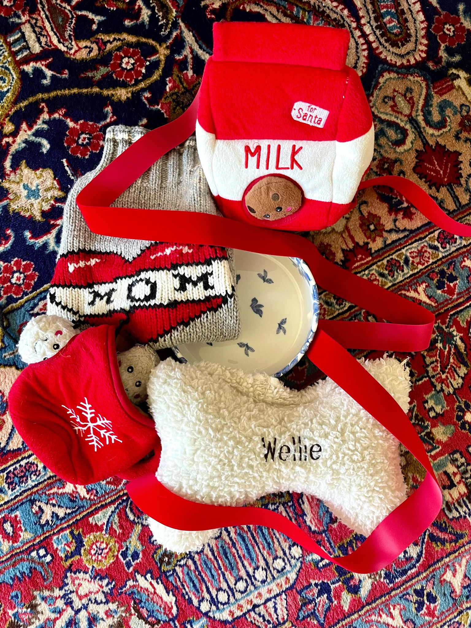 Wellie’s gift guide! Here’s a few of Wellie’s tried and true favorites he thinks your dog will love too! 
🐾Personalized dog bone pillow 
🐾Santa’s milk and cookie toy
🐾Mom tattoo dog sweater 
🐾Hot cocoa and marshmallow toy
🐾Blue and white dog bowl

#LTKGiftGuide #LTKHoliday #LTKSeasonal