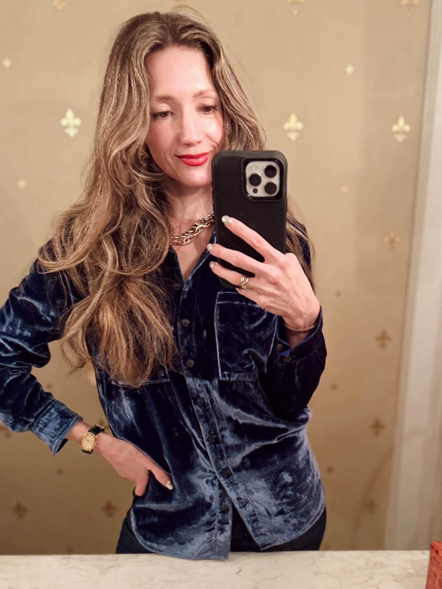 Favorite winter button down
For casual outfits that look dressy! 
Plus the mixed metal gold necklace I love !

#LTKWorkwear #LTKFindsUnder100 #LTKOver40