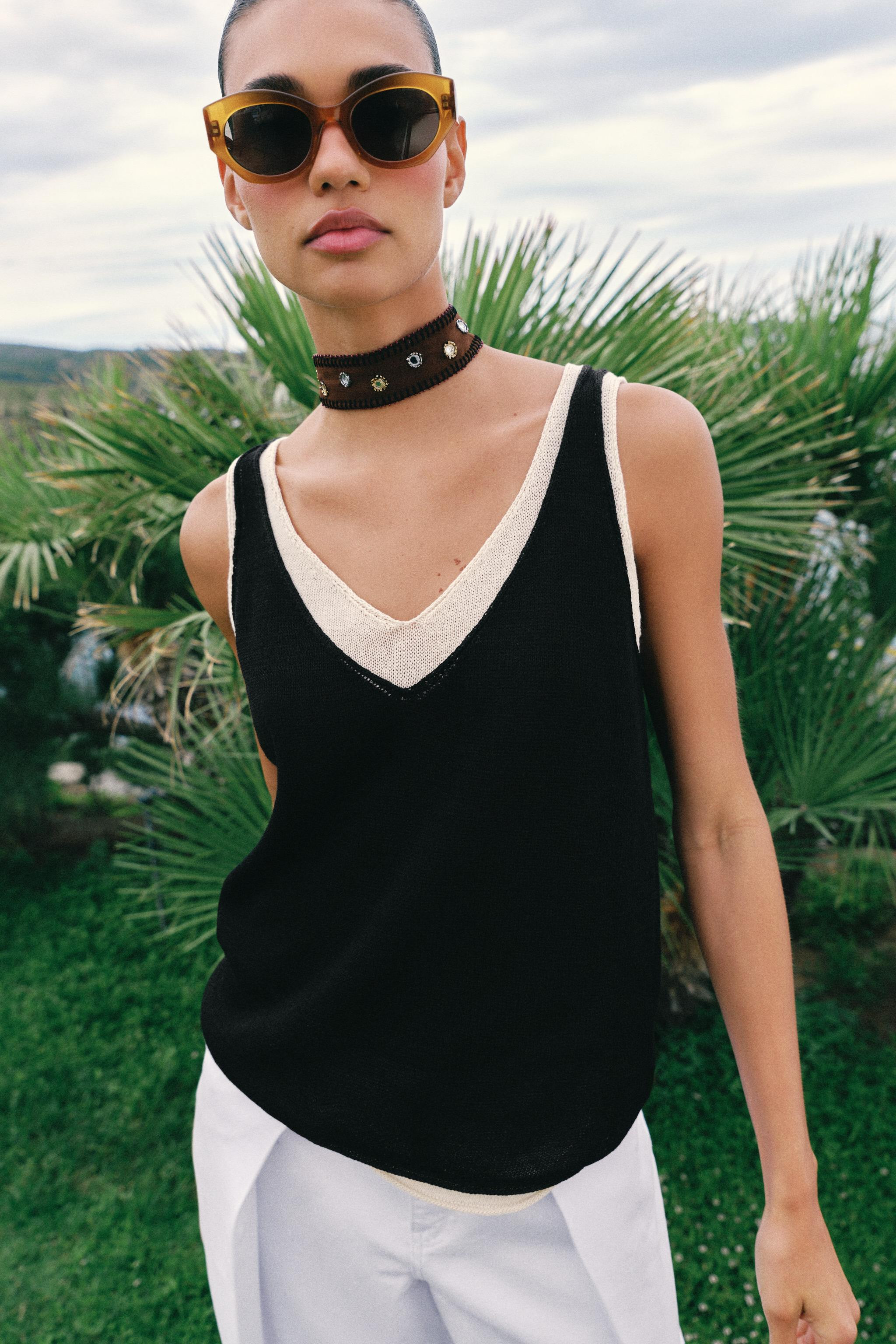 Model height: 177 cmSleeveless top with a V-neck. Featuring contrast trim details. | Zara UK