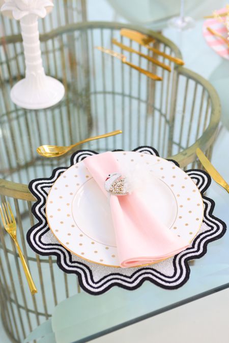 Scalloped placemats & swan napkin rings! 20% off with HOLIDAY20.



#LTKHoliday #LTKCyberWeek