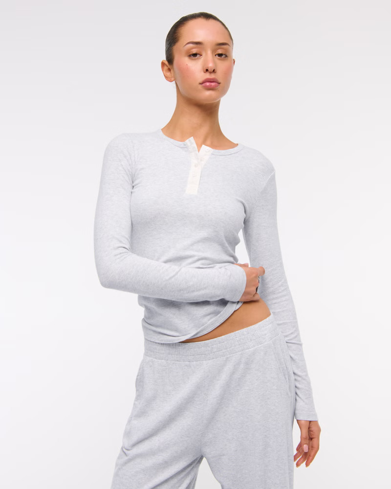 Long-Sleeve Cozy Lounge Knit Tuckable Henley Top | Abercrombie & Fitch (US)