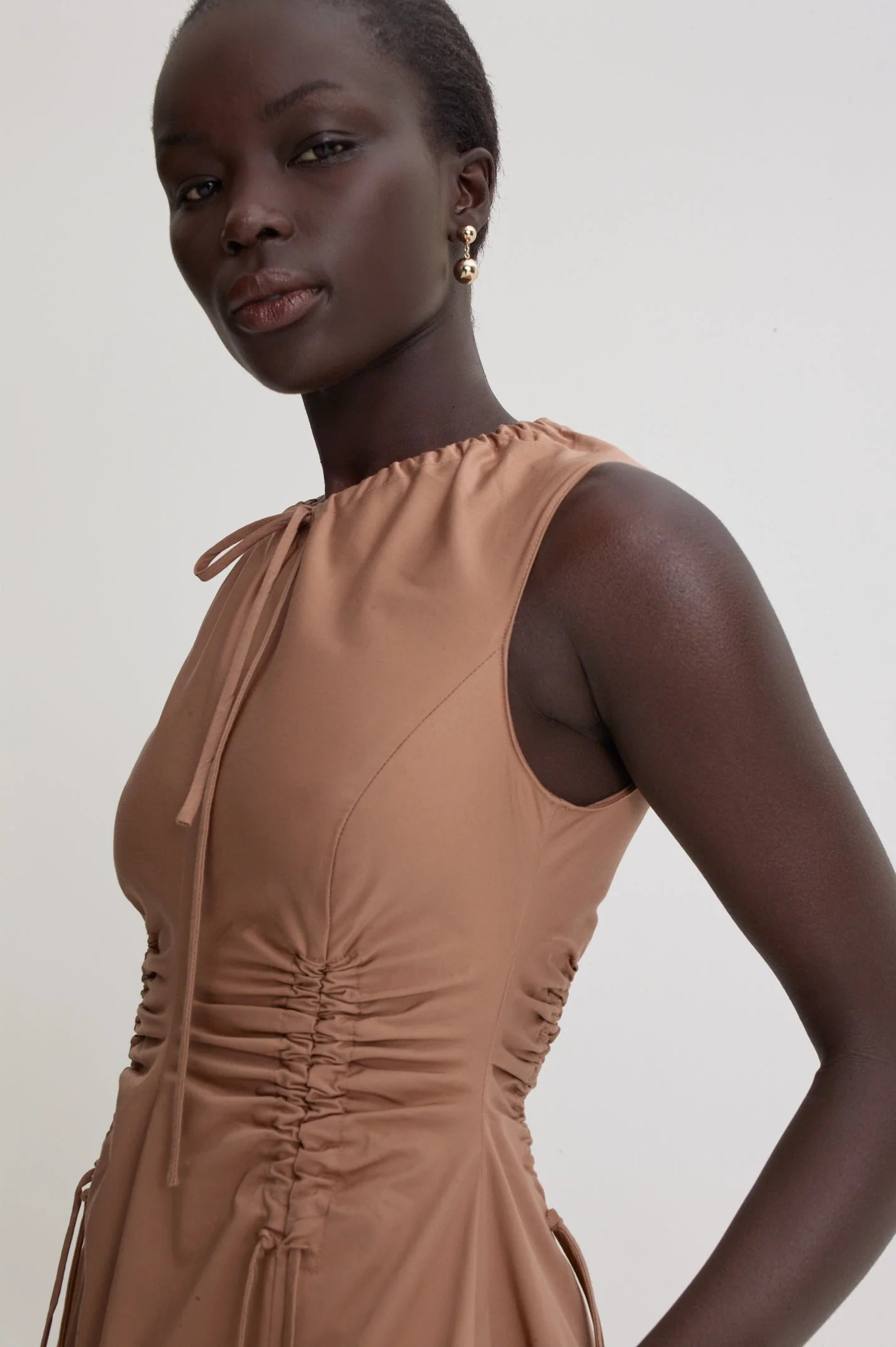 COTTON SATEEN CARGO DRESS - ALMOND - Scanlan Theodore | Scanlan Theodore