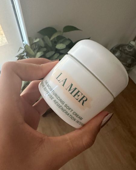 One of my favorite moisturizer ever! I use it twice a day to get a beautiful glow  
