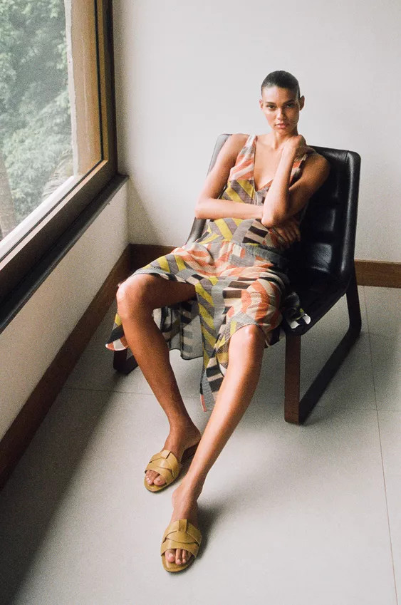 LEATHER CROSSED STRAP FLAT SANDALS | Zara Canada