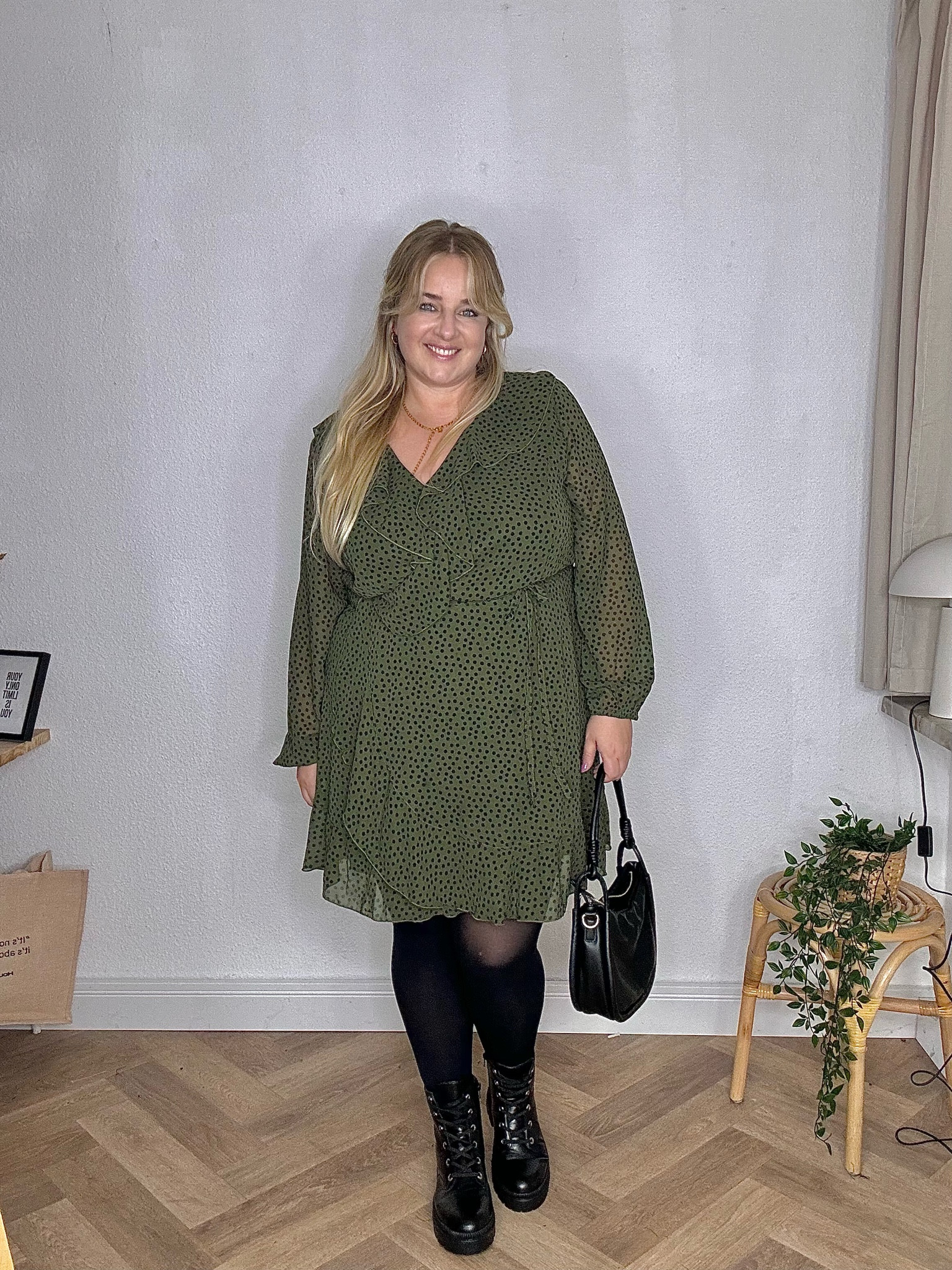 Kleidermädchen 🤝🏻

Kompletter Look von Bon Prix. 

#autumoutfits #herbstoutfit #plussizefashion

#LTKstyletip #LTKcurves #LTKplussize