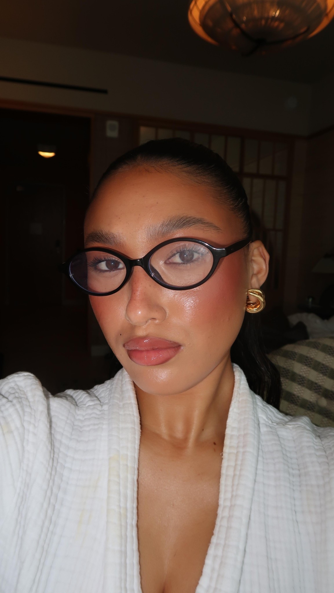 Let’s do a simple snatching glam for day 3 with NYX cosmetics perioddd!!🫶🏽 

could not have been tried to do more so a simple calm Kiki makeup session with the girls was needed. Also let a girl know her hair looked good from the back, genuinely my worst fear! Luv yall!!🤍