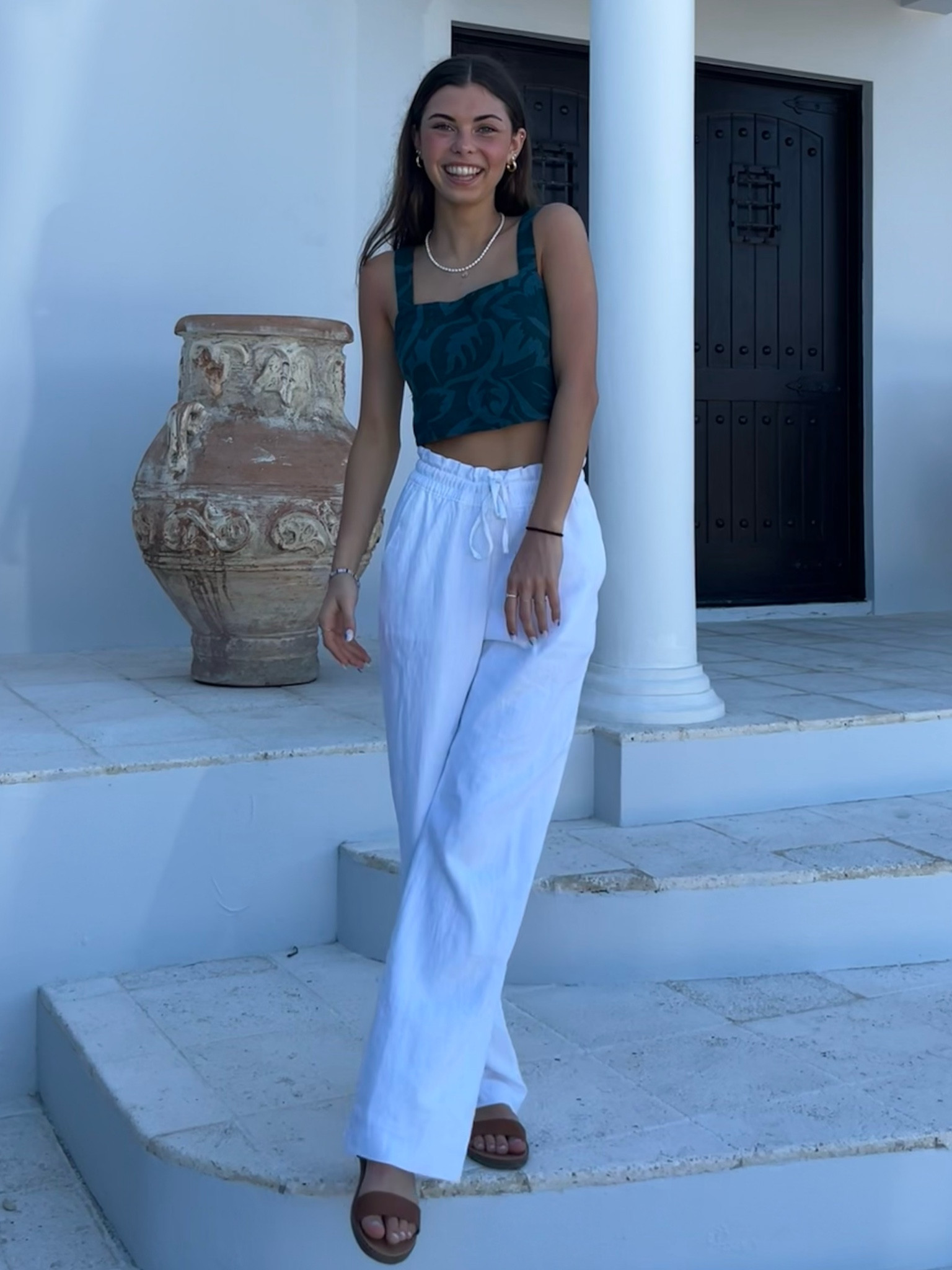 they don’t make this EXACT top anymore but it is from Abercrombie and this one is most similar !! 
top- xs 
pants - xs