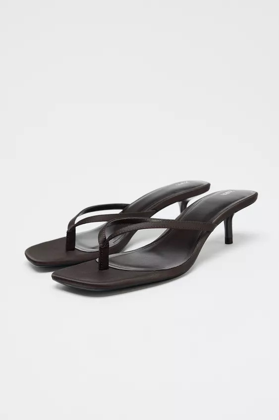 Satin kitten heel sandals. Thin straps with toe loop. Squared toe.Heel height: 1.6 inches (4 cm) | Zara US