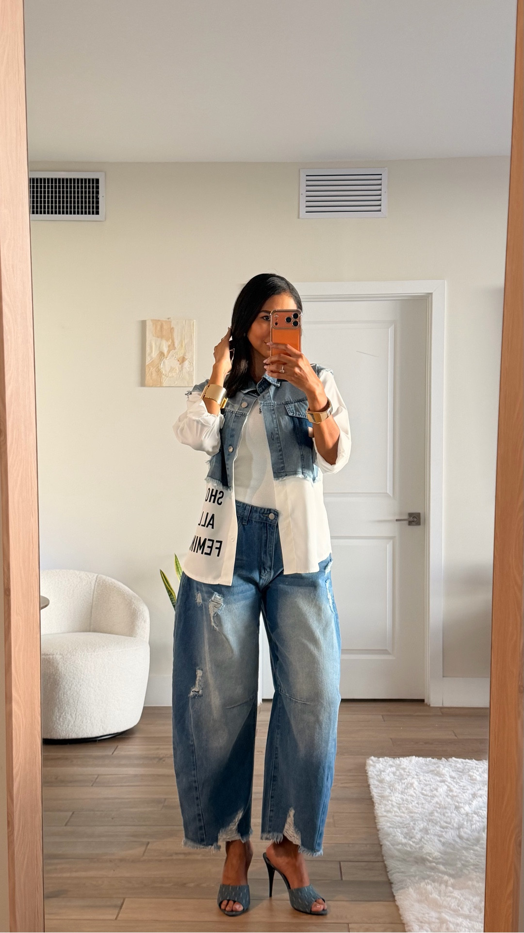 El jeans nunca defrauda y este básico lo amarás!!

#LTKdayinmylife #LTKgrwm #LTKootd