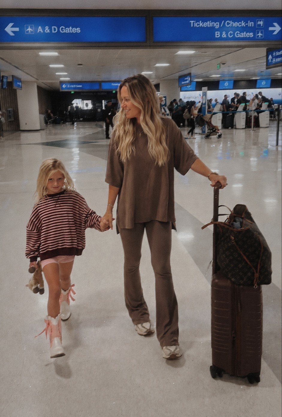 Comfiest airport fit!

#LTKdayinmylife #LTKootd #LTKmomlife
