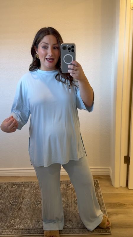 Unbelievable loungewear set from Amazon! So stretchy and comfortable! 

Wearing a size medium 

Oversize shirt with side slits, wide leg pants with pockets, loungewear set
