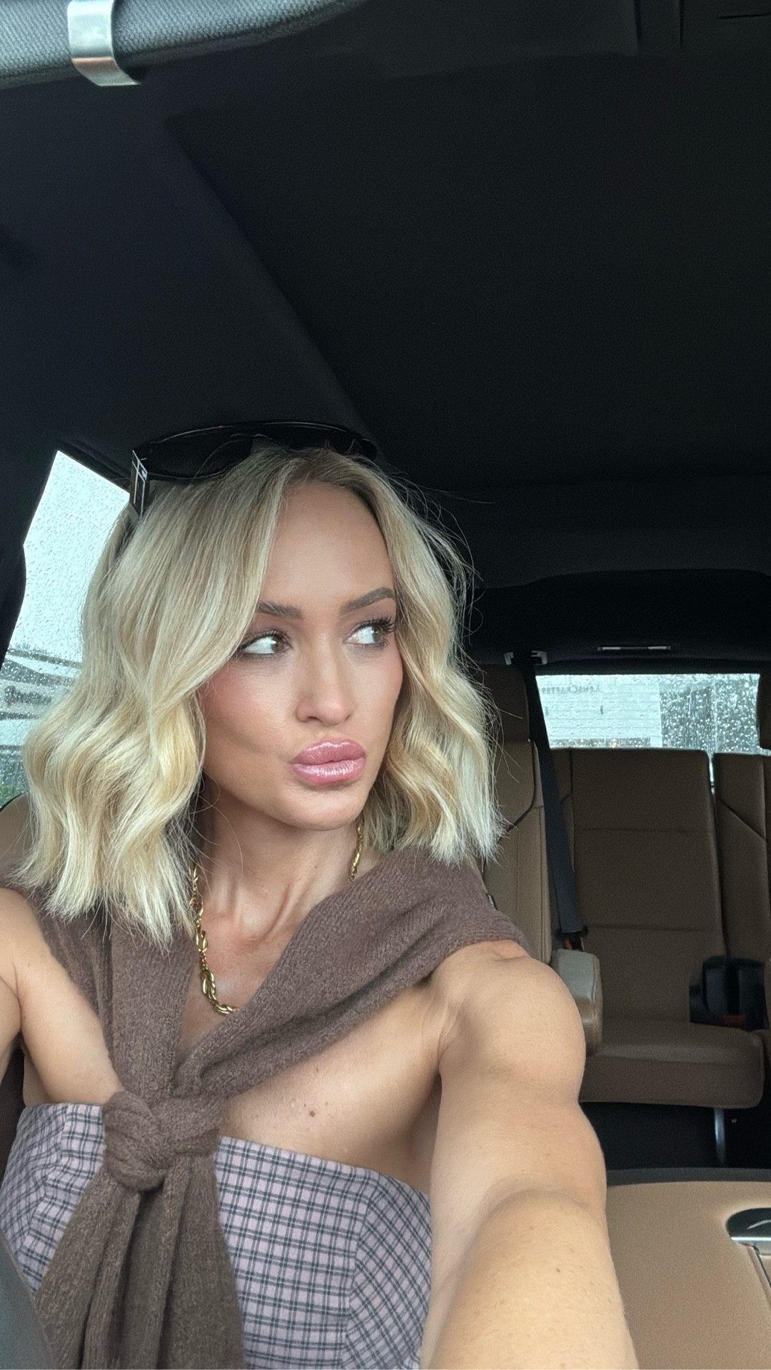 Finally filmed a tutorial on how I curl my hair! I linked all of the products I love and use along with both of my curling irons. 