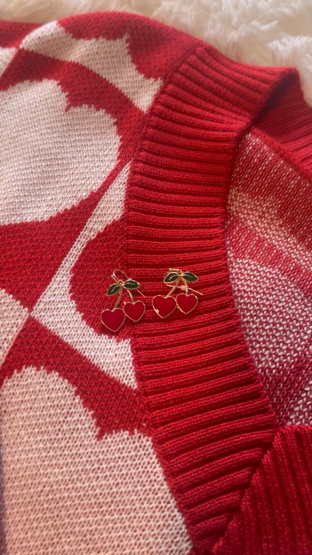 Valentine’s Day Outfit 

Earrings  red sweater  heart sweater  Walmart finds  winter outfits  winter fashion

#LTKstyletip #LTKSeasonal #LTKfindsunder50