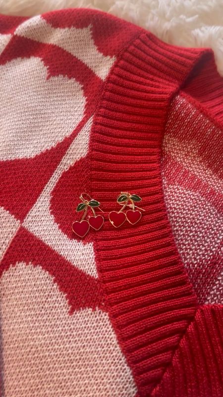 Valentine’s Day Outfit 

Earrings  red sweater  heart sweater  Walmart finds  winter outfits  winter fashion

#LTKstyletip #LTKSeasonal #LTKfindsunder50