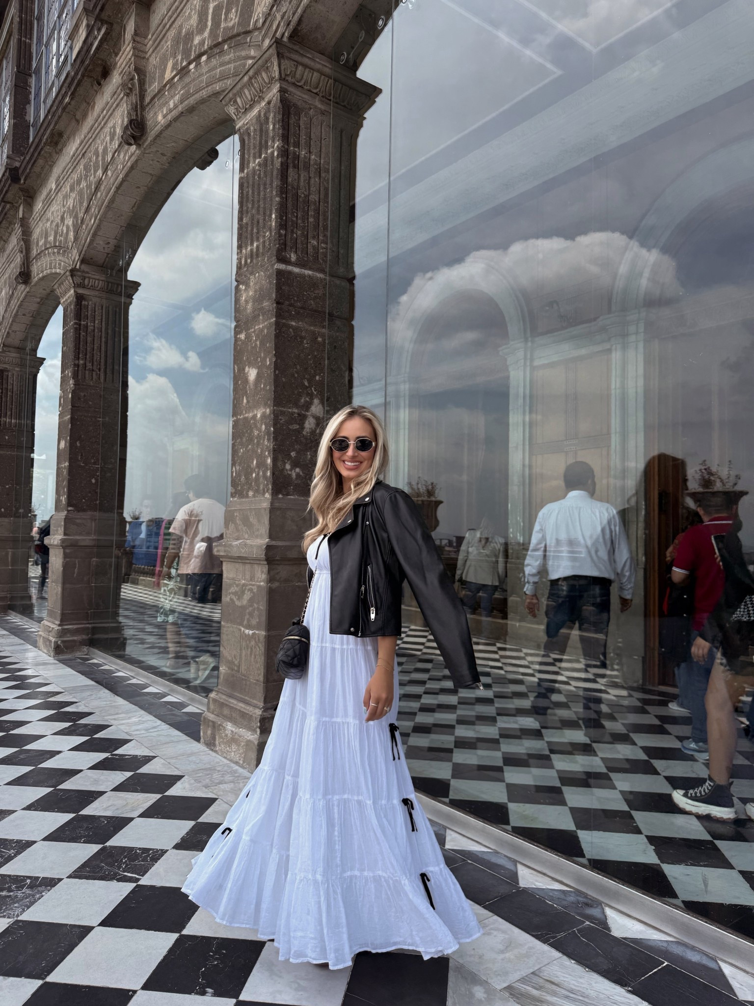 My go-to transitional fall outfit = maxi dress and a cute jacket 🤍

This showmeyourmumu maxi is perfect for fall seasons! The bow detailing is the cutest touch, and it’s so breezy and comfortable! I paired it with a black moto jacket and silver sneakers for an easy on-the-go outfit for exploring Mexico City! 🇲🇽


#LTKStyleTip
