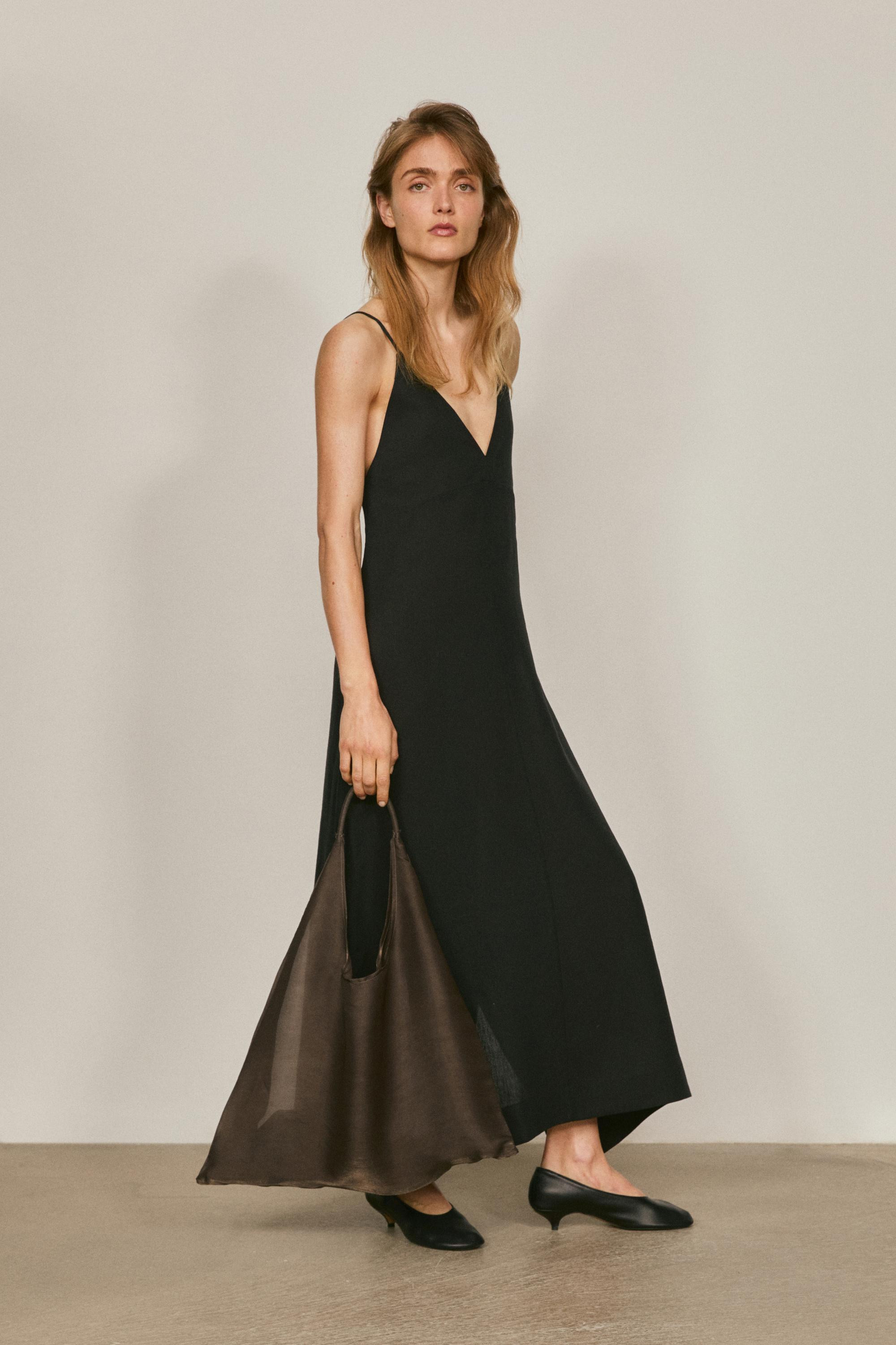 NEW IN VIEW LOOK
Flowing linen blend slip dress - LIMITED EDITION
    
 $420  Colour  Black  Add ... | Massimo Dutti US