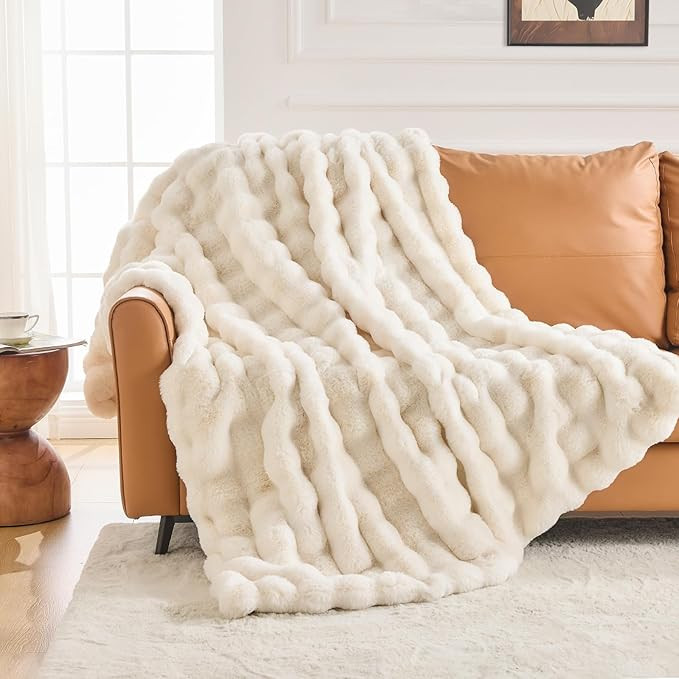 Cozy Faux Fur Throw Blanket for Couch-Warm Fuzzy Throw Blanket, Soft Plush Thick Bubble Blankets ... | Amazon (US)