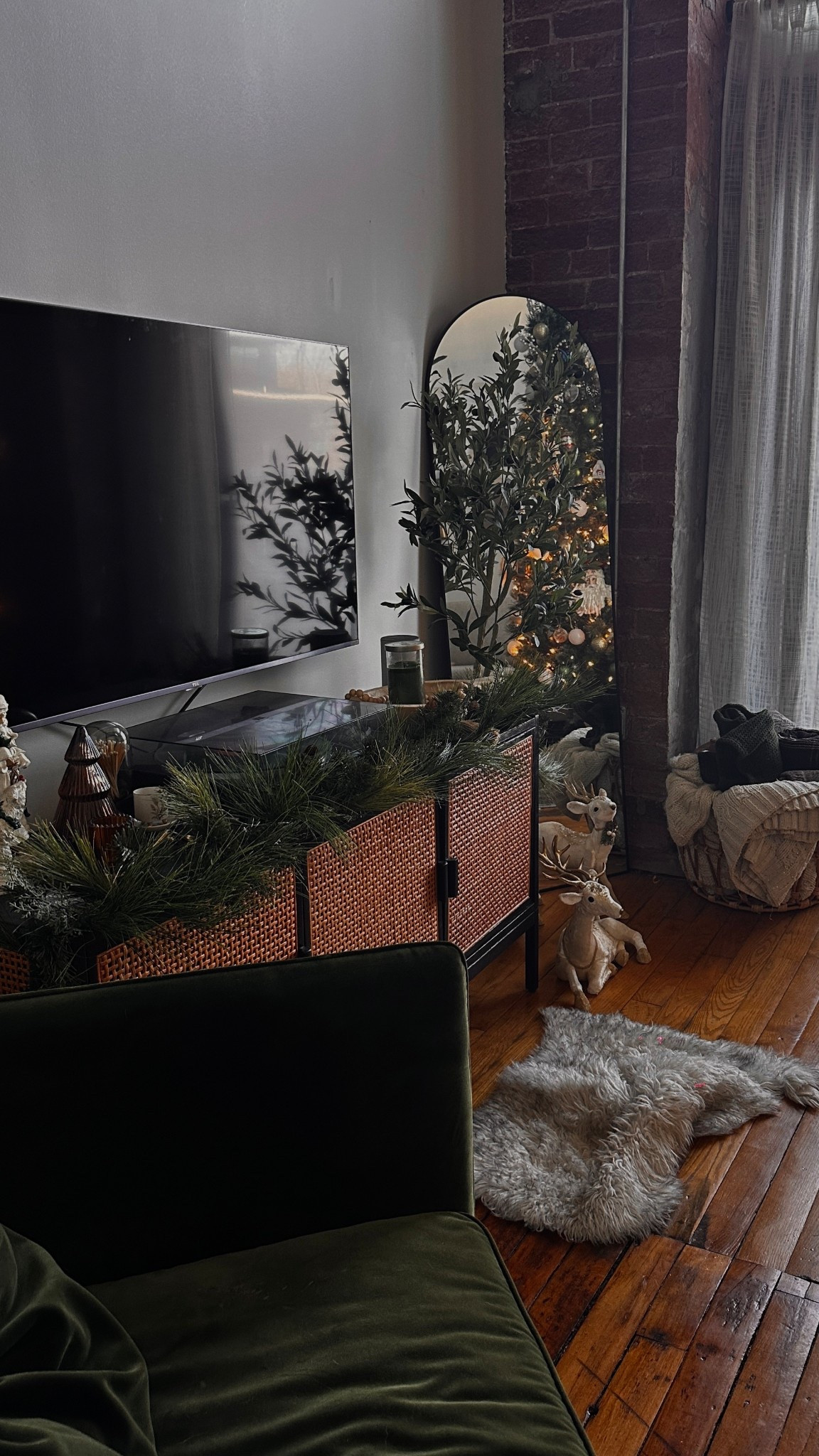 Living room holiday decor 

Woodland Christmas | Black Friday | home decor 


#LTKSaleAlert #LTKHome #LTKHoliday