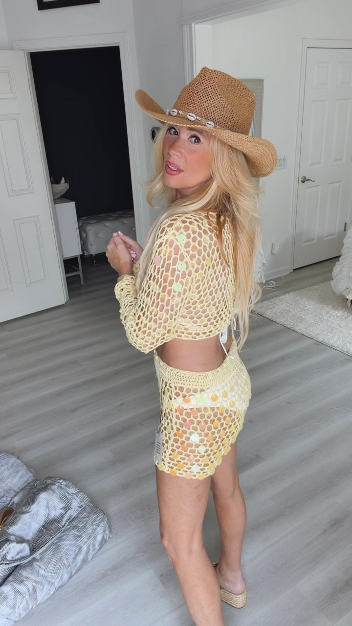 This is a really cute outfit perfect for the beach or a night out if you don’t go to bed at 8 PM like me🤷‍♀️

#LTKgrwm #LTKootd #LTKSwim