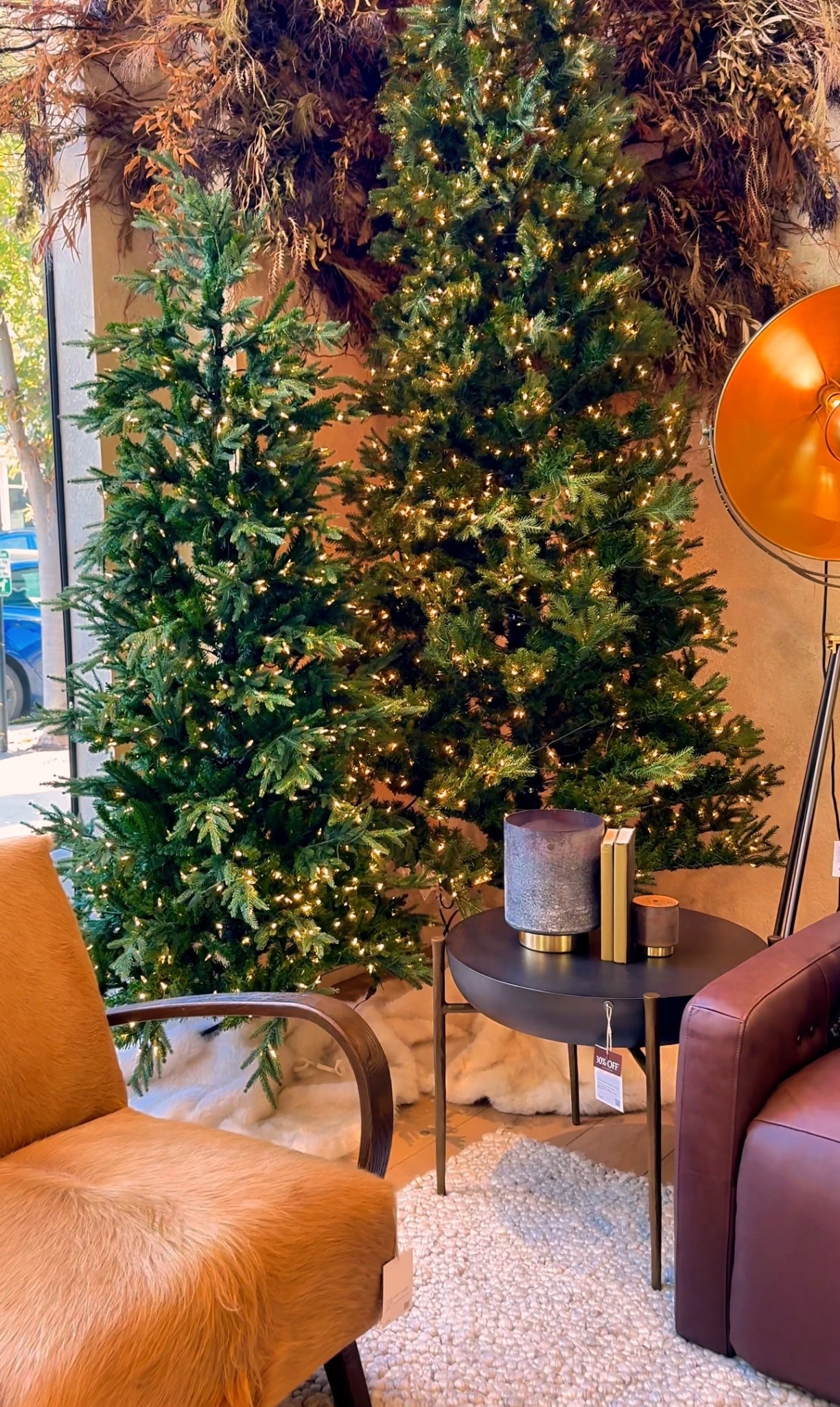 Modern Christmas trees #christmas #christmastree #christmasdecor

#LTKHoliday #LTKHome #LTKSeasonal