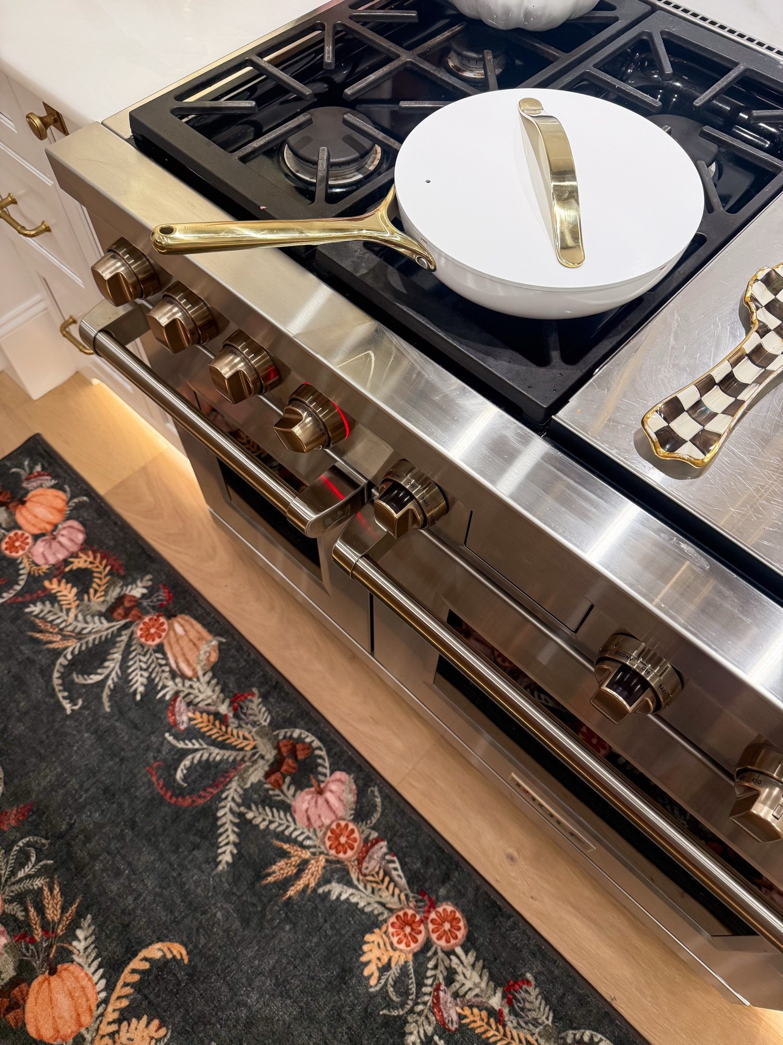 Fall favorites: 
- my new rug
- caraway!

#LTKHome #LTKSaleAlert