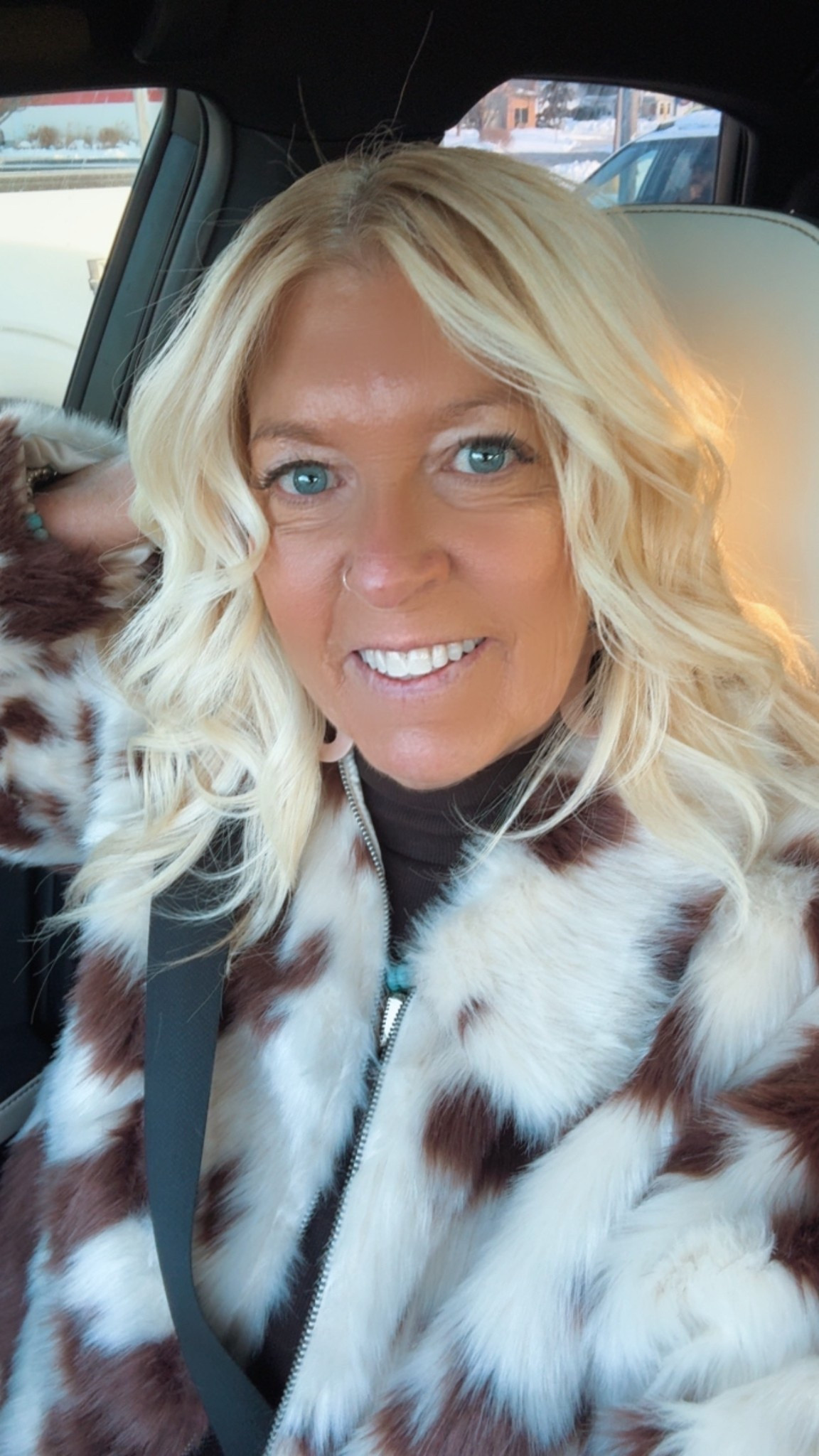 Okay but when everyone keeps stopping you to ask where your coat is from… you know it’s a good one 😍
This boxy brown + white coat is from Target (yes, TARGET!) and it’s giving cozy, chic, and effortless all at once.
Perfect for throwing on with jeans, leggings, or even dressing up a little ✨

I had to share because you’re going to ask anyway 😉



#LTKdayinmylife #LTKMidsize #LTKOver40