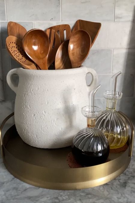 #kitchentray #kitchendecor #kitchenstyling #woodenspoons #utensilcrock #traydecor #traystyling 