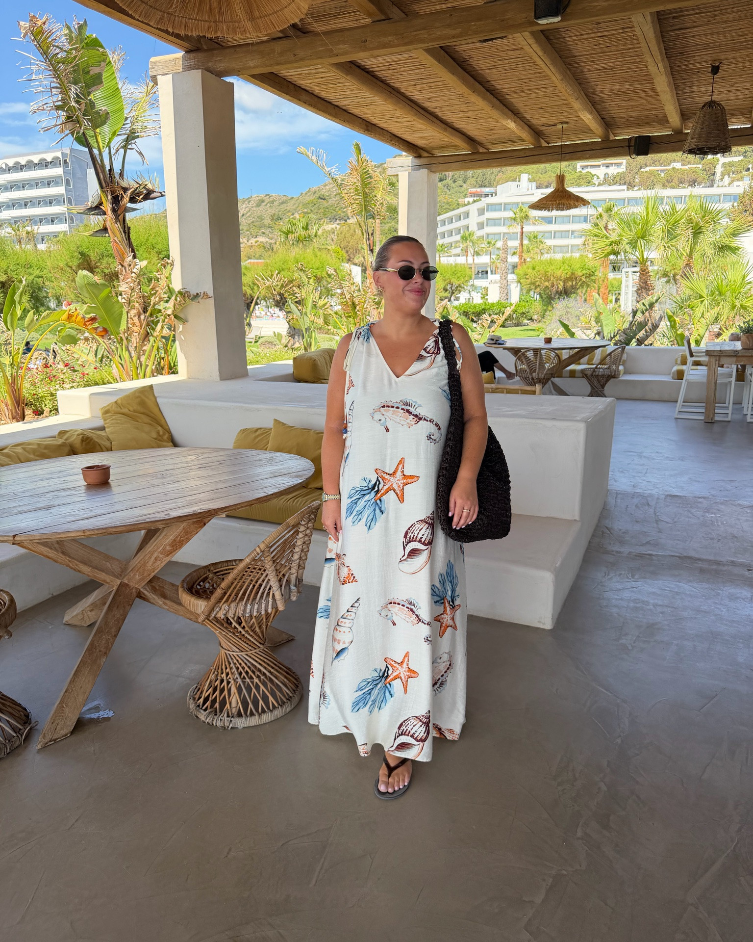 Holiday outfits 

Plus size holiday looks, maxi dress, shell print dress, holiday outfits, holiday dress
