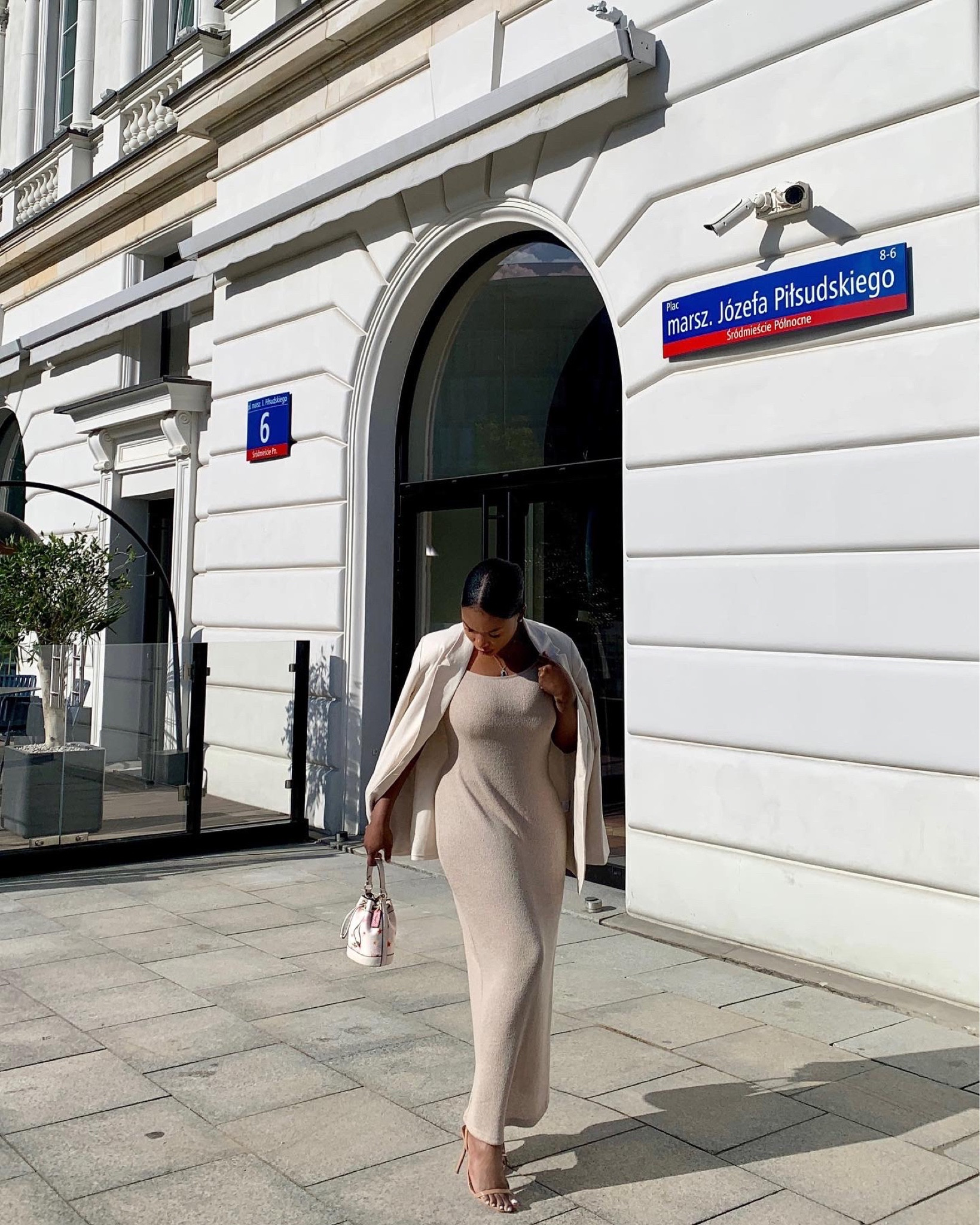 Neutral/nude look 

#LTKFind #LTKeurope #LTKfit