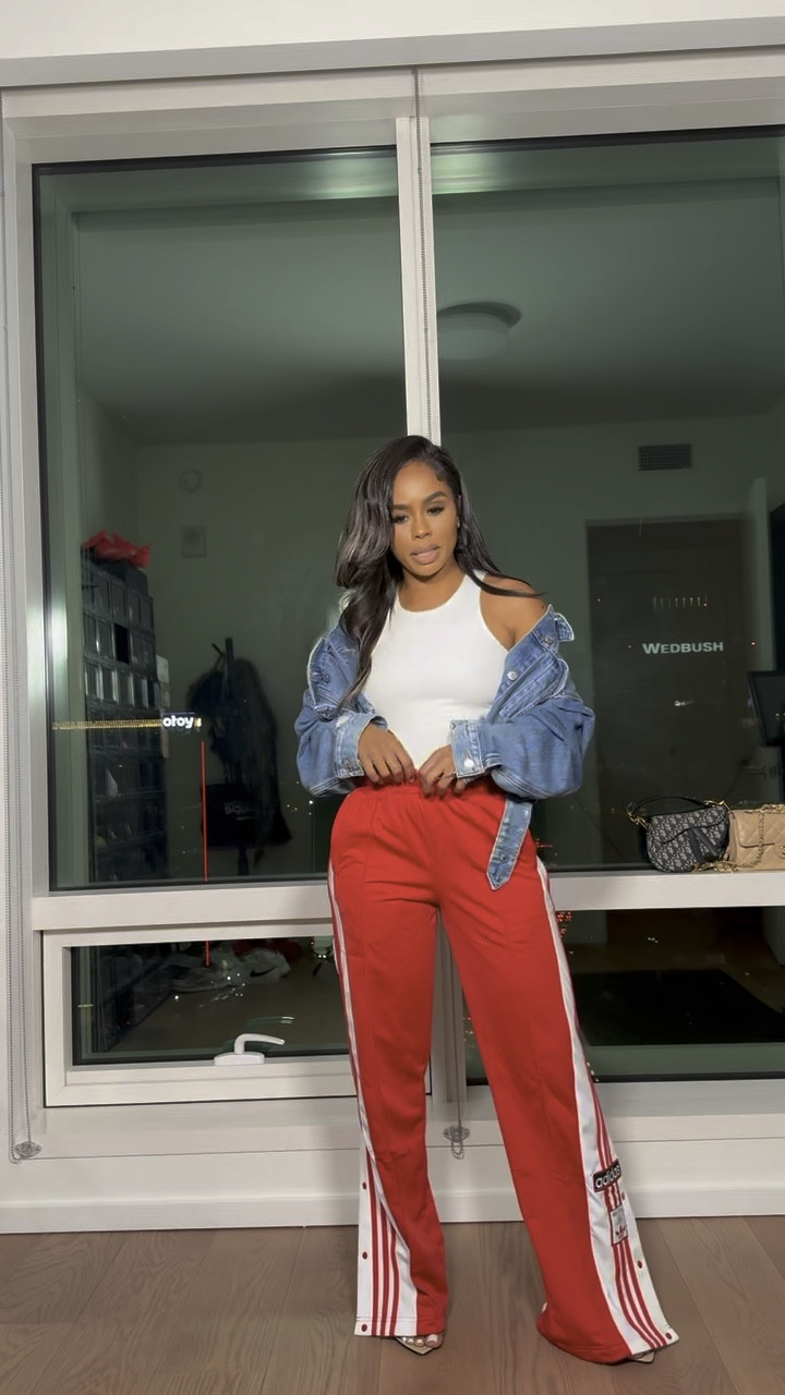 Elevated casual ootn for dinner with the girls 🥂
Pants - Adidas
White Tank top - Revolve (similar)
Cropped denim jacket - Revolve (similar)
Heels - YSL (similar)

#LTKActive #LTKStyleTip #LTKSeasonal