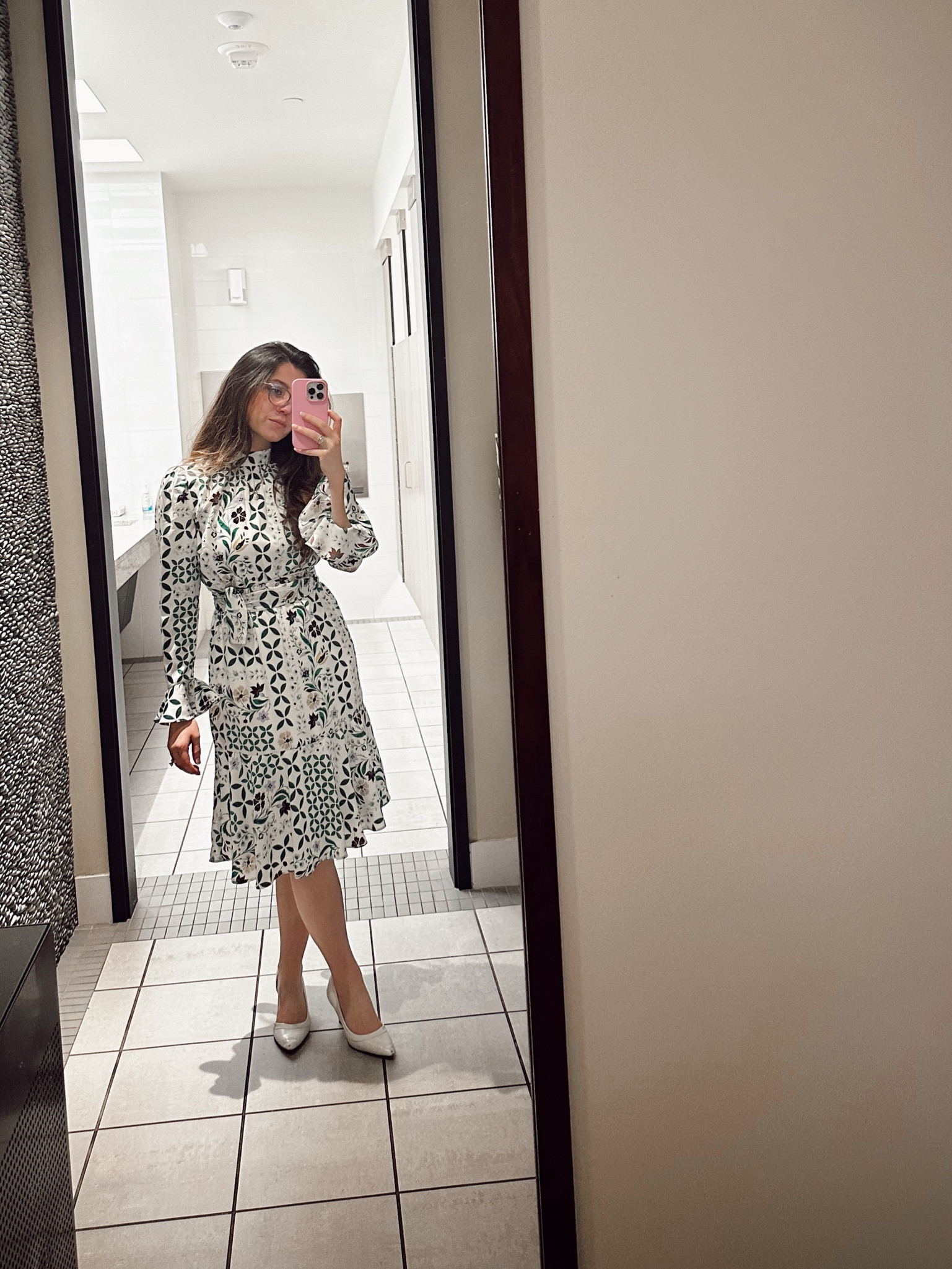 100% not my best selfie work but very comfortable work dress. I would pair this w a belt to add a break in the pattern 

#LTKworkwear