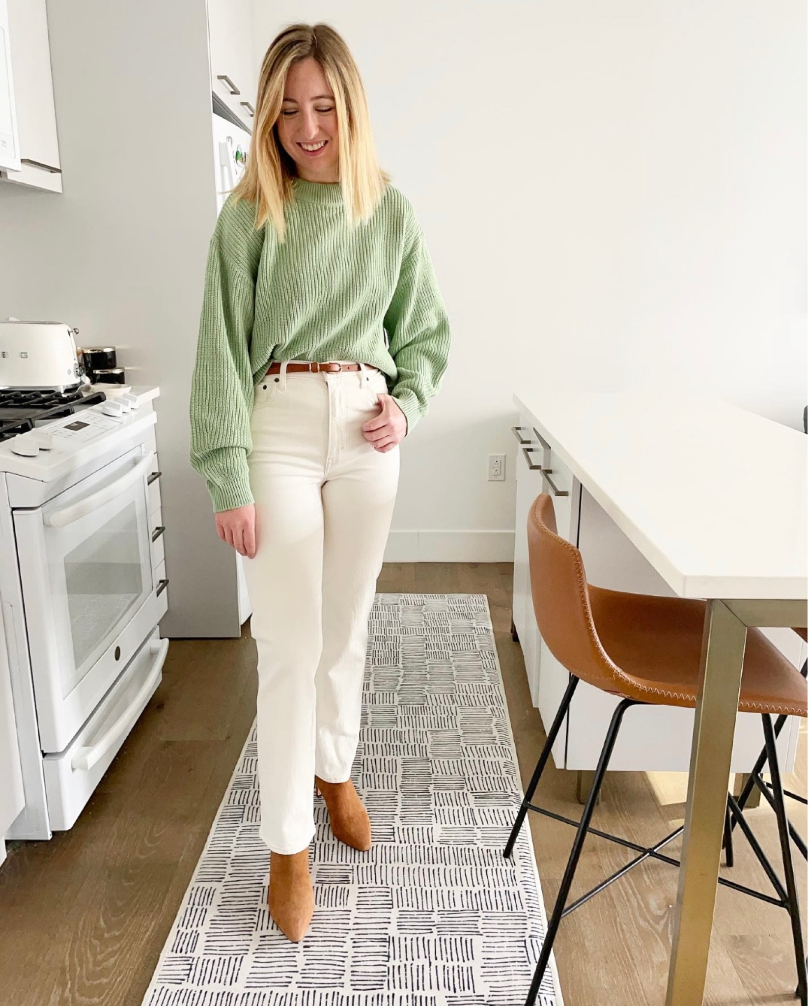 Spring is here! It was chillier in the morning, but 50s in the afternoon 🌳 I love this green for spring
•
S in @hm sweater
4 in Ultra High Waisted 90s Straight Jean from @abercrombie 
9.5 in suede boots from @jcrew 
Belt from @amazon 
•
•
•
•
•
#springcapsule #springoutfit #springfashion #whitejeans #greensweater #springcolors #lightgreen #brownboots #classicoutfit #freshoutfit #springlook #springootd #ootd #outfitoftheday #springtime #springstyle #outfit #easyoutfit #outfitidea #springoutfitideas #workoutfit #workfit #officeoutfit #casualoutfit #casualoutfitideas #workoutfitideas #capsuleoutfitideas

#LTKstyletip #LTKfit #LTKworkwear