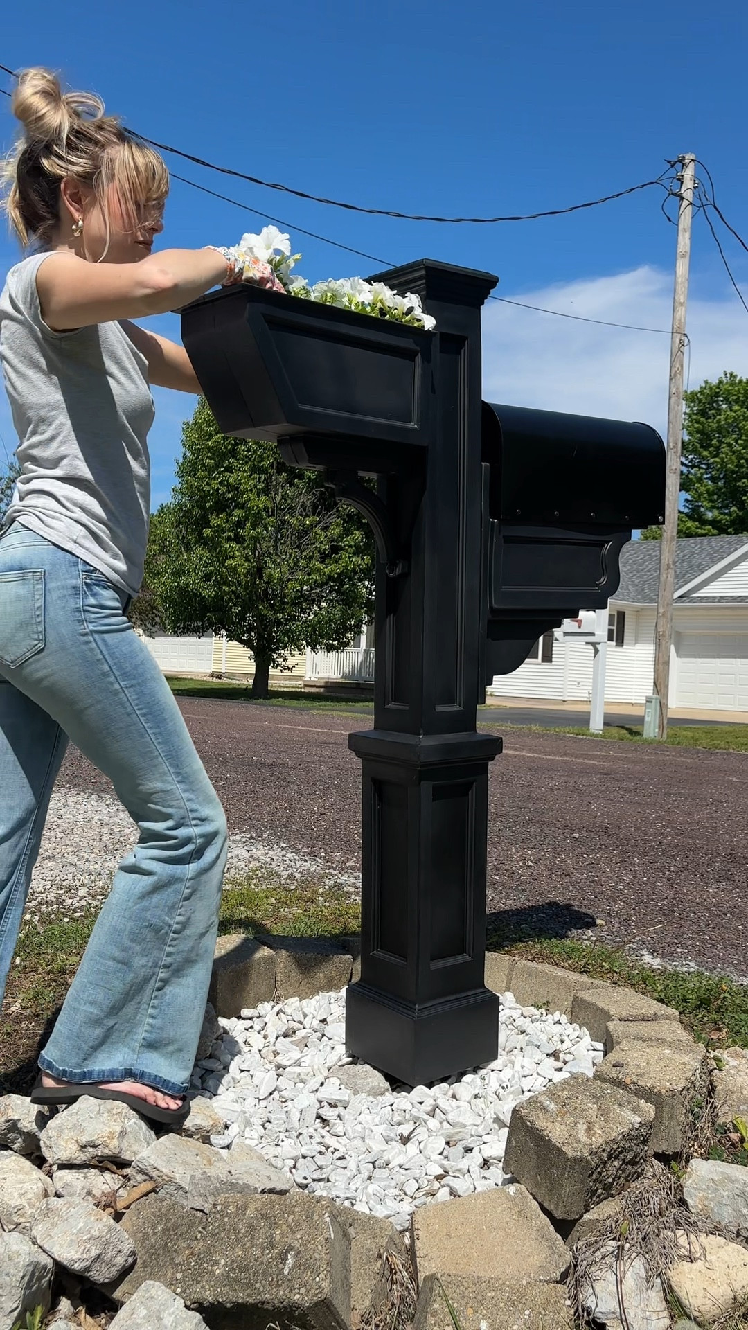 New mailbox!!

#LTKdayinmylife #LTKSeasonal #LTKmomlife