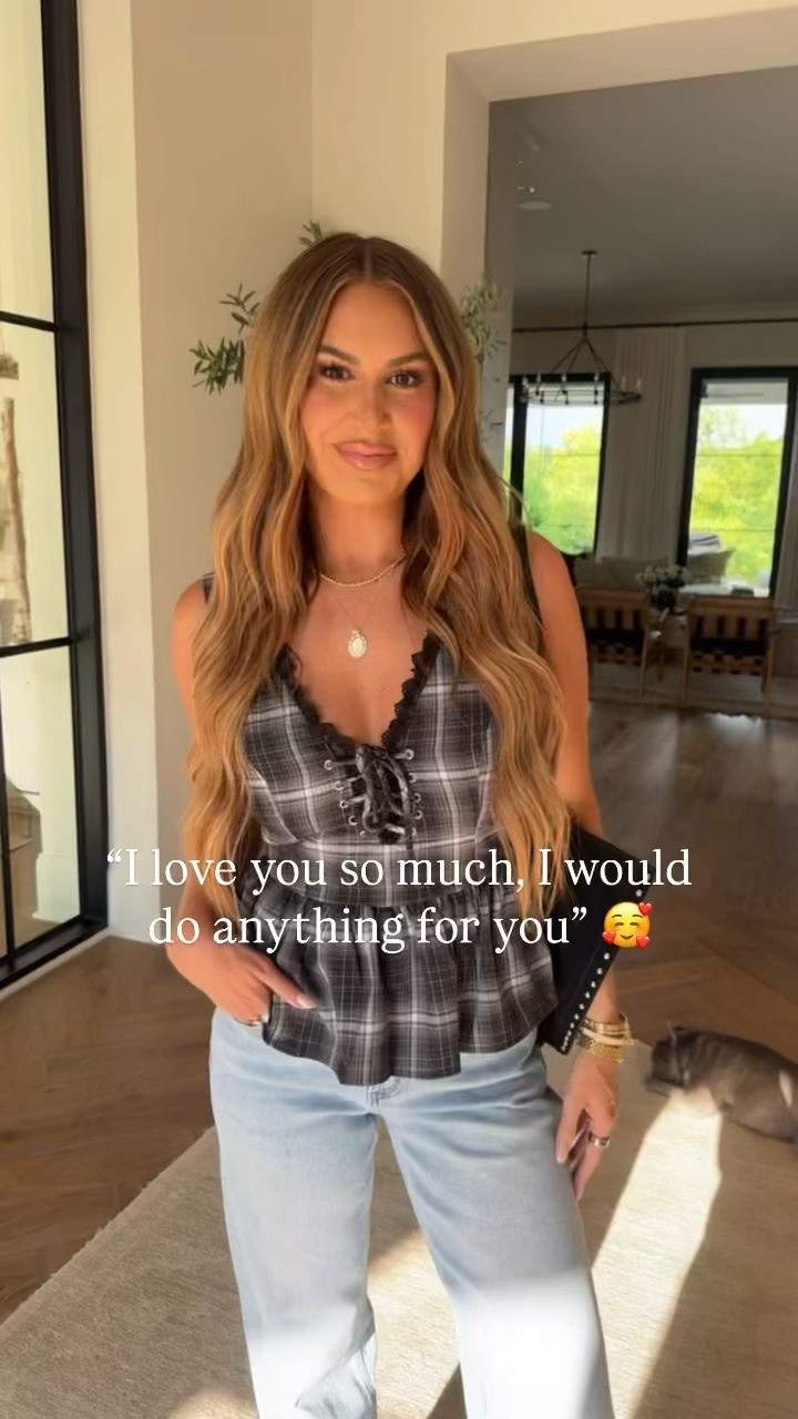 yeah right... 😂 wearing a small top and a 26 in the denim! 

use code hollie40 for 40% off these pieces 

 