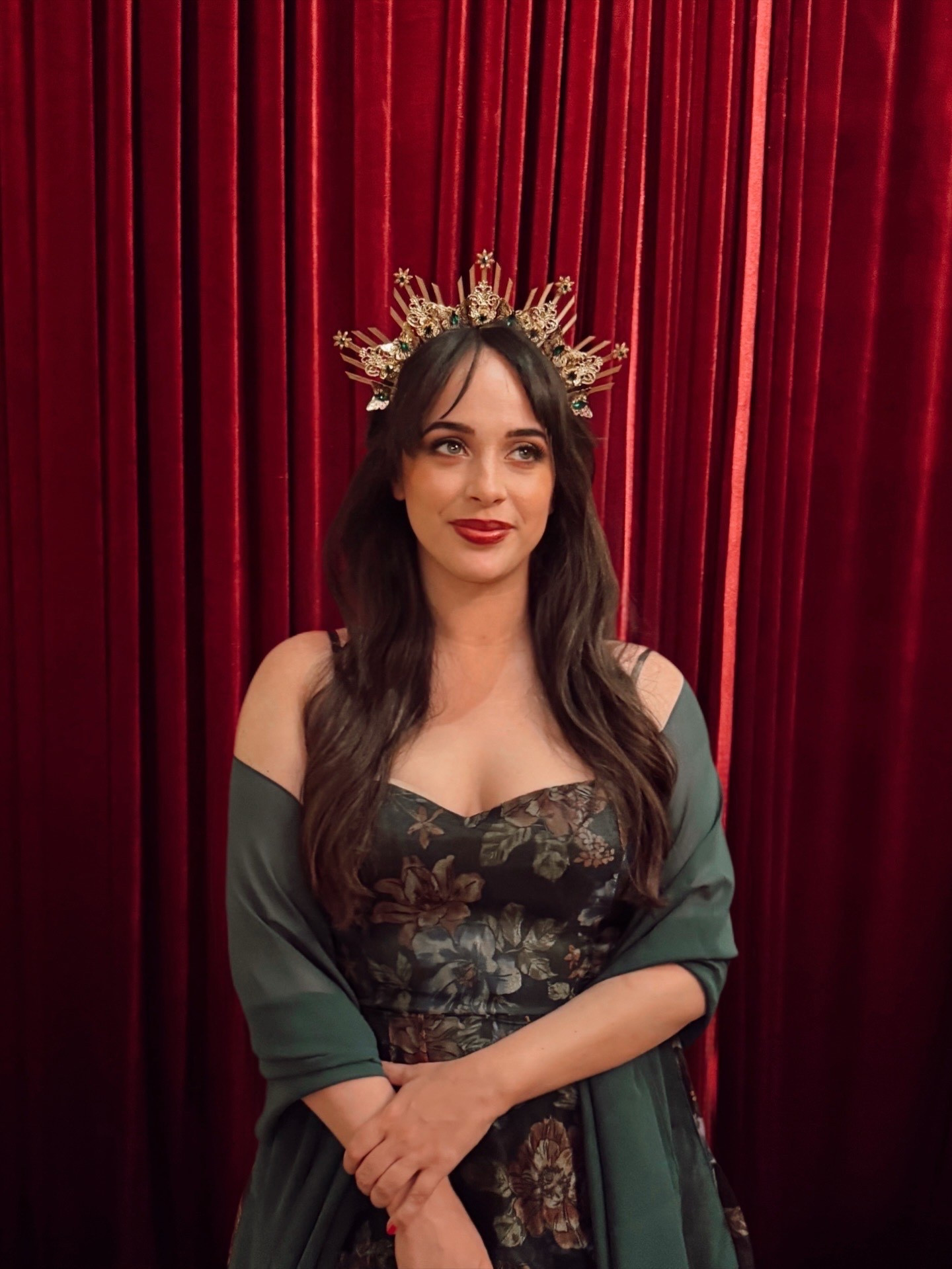 After-dark florals at the museum 🥀

Wore this romantic green floral dress for a formal evening at the San Diego Museum of Art — paired with a soft wrap and a statement halo crown headpiece for a slightly more dramatic, garden-inspired feel.

A look that leans a little theatrical in the best way — perfect for themed galas, black tie events, or any night that calls for something a bit more special. ✨

#eveningwear #formalstyle #blacktie #occasionwear