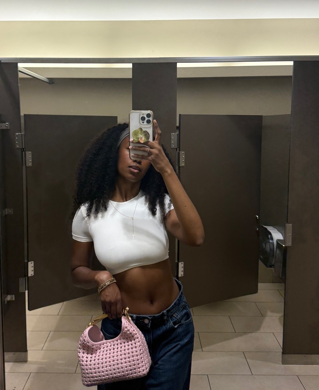 Shopping day at the outlets.
my go-to casual outfit: little top, big pants.

#LTKootd #LTKdayinmylife #LTKMidsize