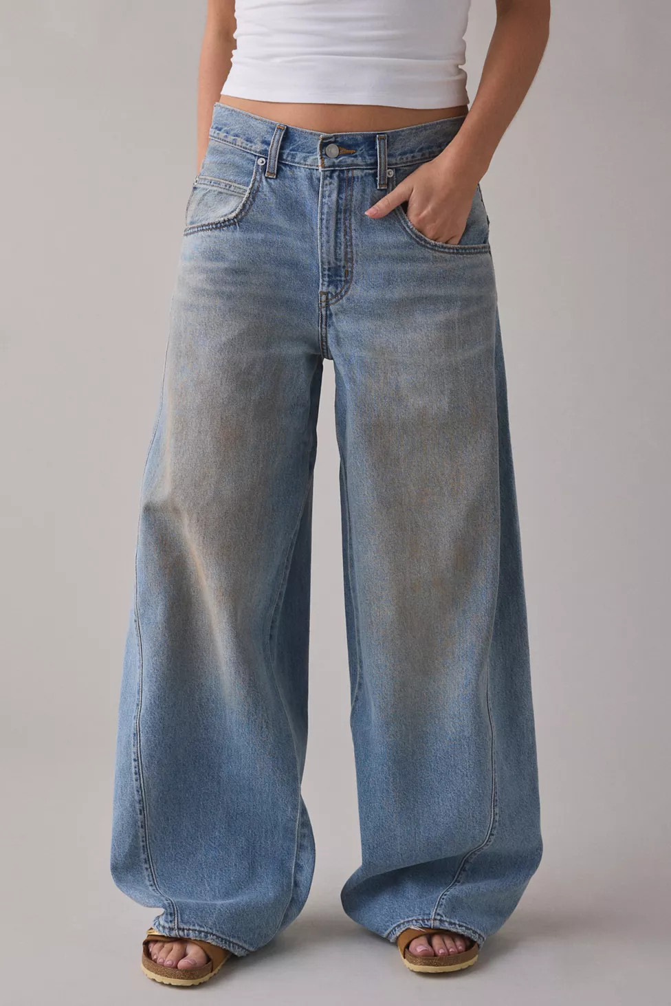 Levi's® Super Baggy Barrel Jeans | Urban Outfitters (US and RoW)